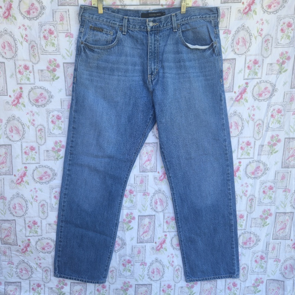 Calvin Klein Men's Jeans Size 38 X 32 Easy Fit Straight Leg Medium Wash